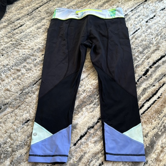 Lululemon capri - Picture 2 of 4